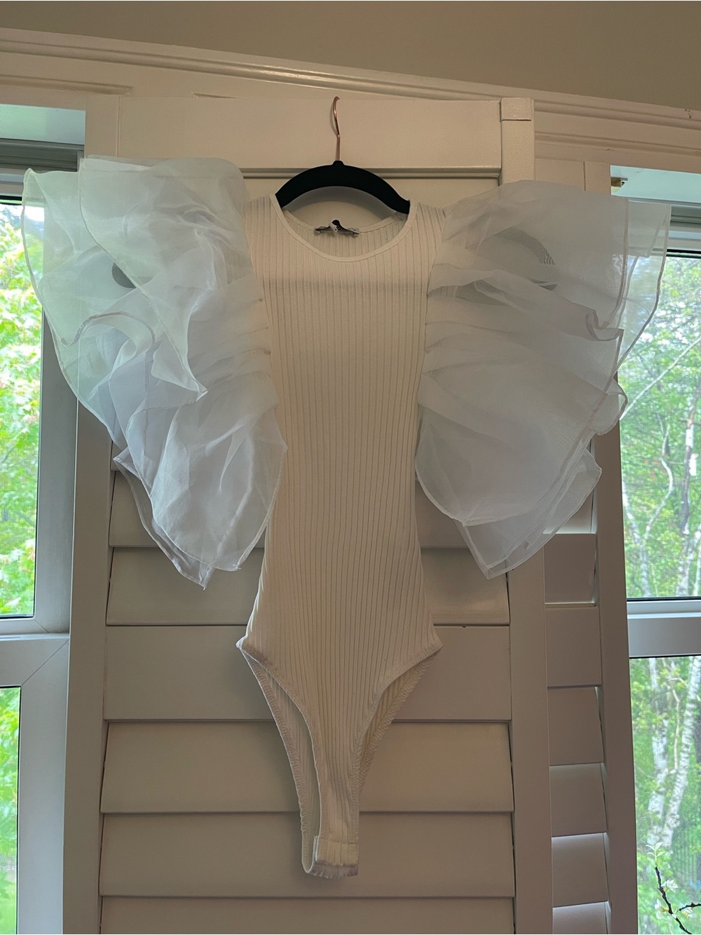 Zara Organza Ruffle Ribbed Bodysuit in Off-White / Cream – Size S (NWT)